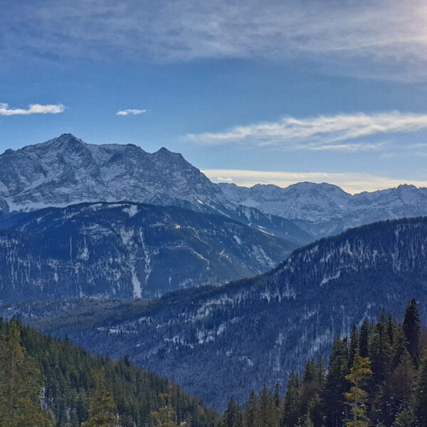 Panorama von der Zugspitze bis zum Wamperten Schrofen. Foto: Markus Büchler